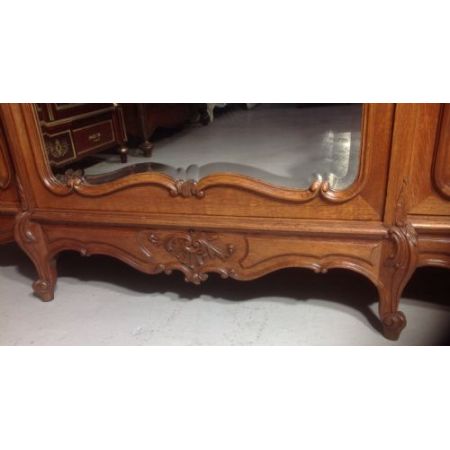 Antiker geschnitzter Kleiderschrank aus Eichenholz um 1920