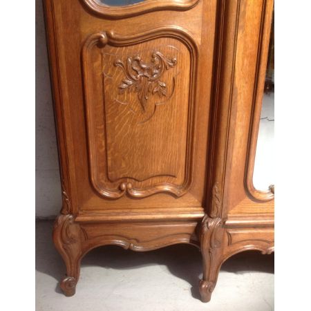 Antiker geschnitzter Kleiderschrank aus Eichenholz um 1920