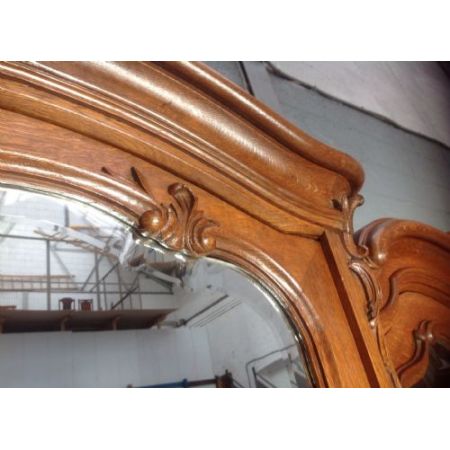 Antiker geschnitzter Kleiderschrank aus Eichenholz um 1920