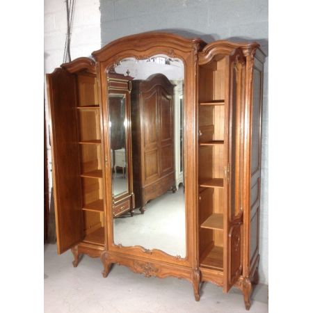 Antiker geschnitzter Kleiderschrank aus Eichenholz um 1920