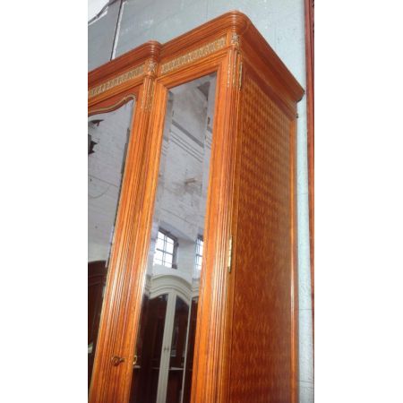 Großer antiker dreifacher Satinholzschrank von 1910