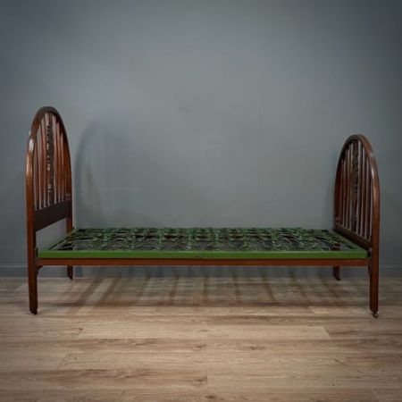 Antiker geschnitztes Bettgestell aus Eichenholz mit gefederter Basis