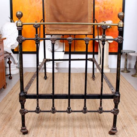 Gusseisen Bettrahmen aus Messing um 1880