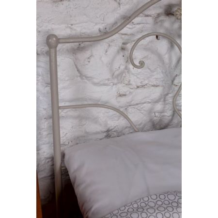 Kleines antikes Einzelbett aus Eisen um 1900