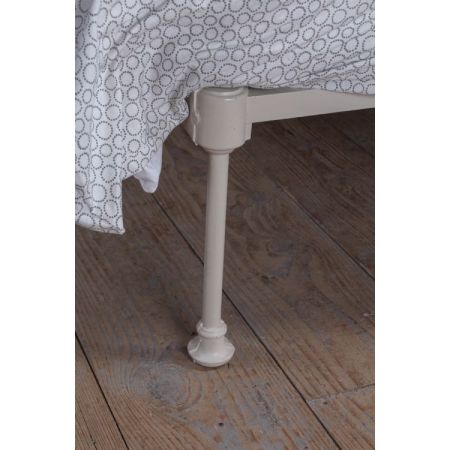 Kleines antikes Einzelbett aus Eisen um 1900