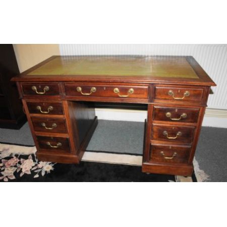 Antiker Nussbaumholz -Sockelschreibtisch