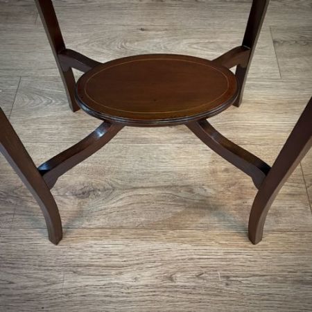 Antiker Beistelltisch aus Mahagoni Massivholz 20. Jahrhundert