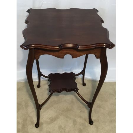 Antiker Lampentisch aus Walnussholz