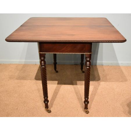 Antiker regency Tee-Tisch/Beistelltisch aus Mahagoni Massivholz 1815