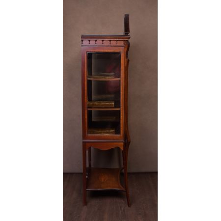 Antike Inlaid sheridan revival  Vitrine aus Mahagoni