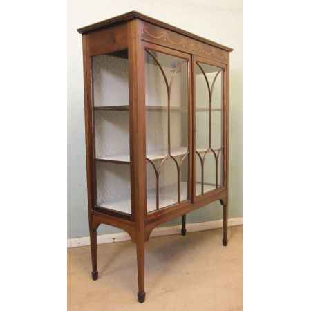 Antike Vitrine mit Mahagoni-Intarsien 
