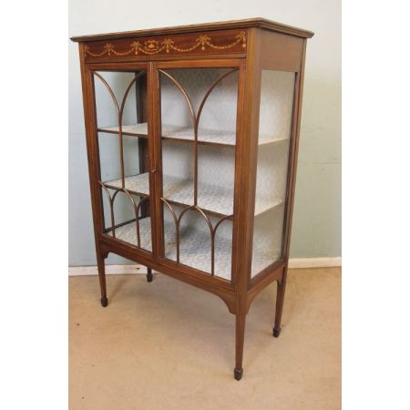 Antike Vitrine mit Mahagoni-Intarsien 