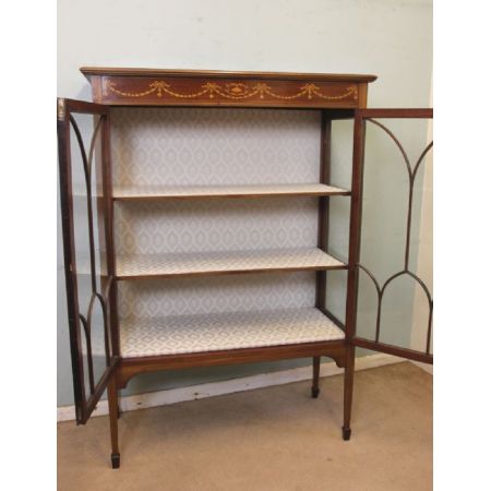 Antike Vitrine mit Mahagoni-Intarsien 