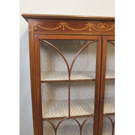 Antike Vitrine mit Mahagoni-Intarsien 