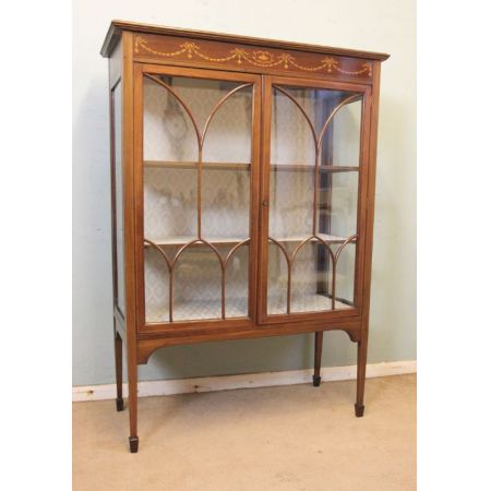 Antike Vitrine mit Mahagoni-Intarsien 