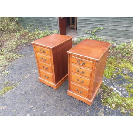 Antikes Paar Nachttische aus Walnussholz von 1900