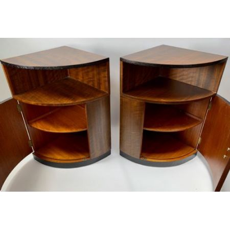 Antikes Paar Art-Deco-Eckschränke von 1930