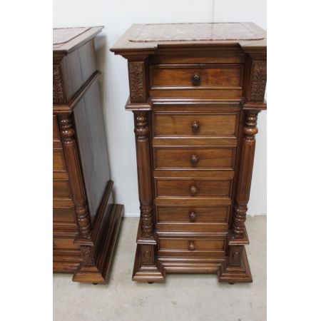 Antikes Paar großer Nachttische aus Walnussholz