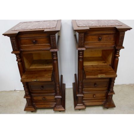 Antikes Paar großer Nachttische aus Walnussholz