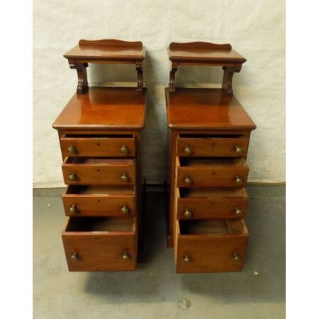 Antikes Paar Mahagoni Nachtschränkchen