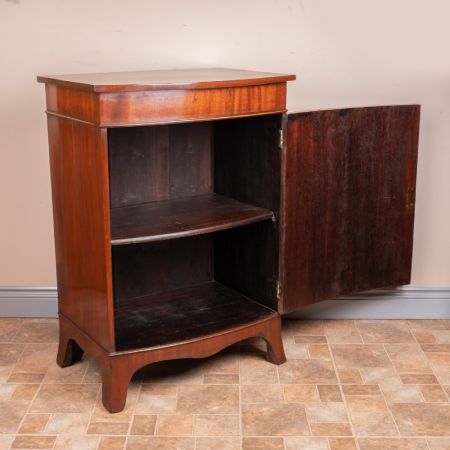 Antikes Paar Inlaid Mahagonischränke von 1920