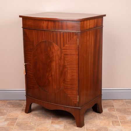 Antikes Paar Inlaid Mahagonischränke von 1920