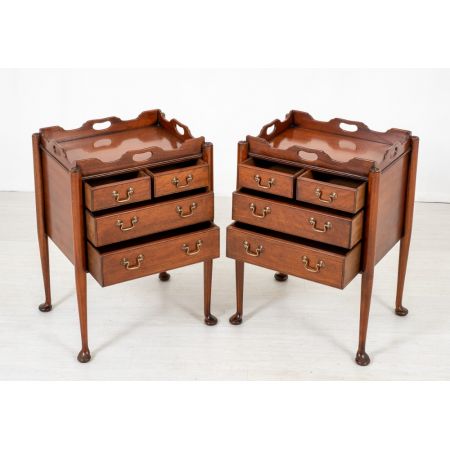 Antikes Paar Nachttische im Mahagoni-Queen-Anne-Stil