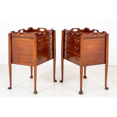 Antikes Paar Nachttische im Mahagoni-Queen-Anne-Stil
