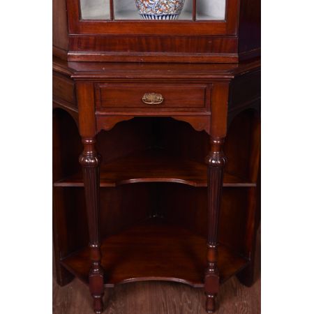 Antiker Eckschrank aus Mahagoni 