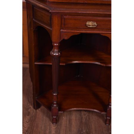 Antiker Eckschrank aus Mahagoni 