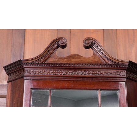 Antiker Eckschrank aus Mahagoni 