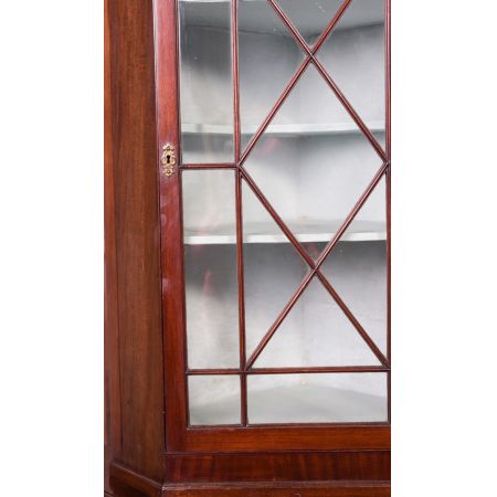 Antiker Eckschrank aus Mahagoni 