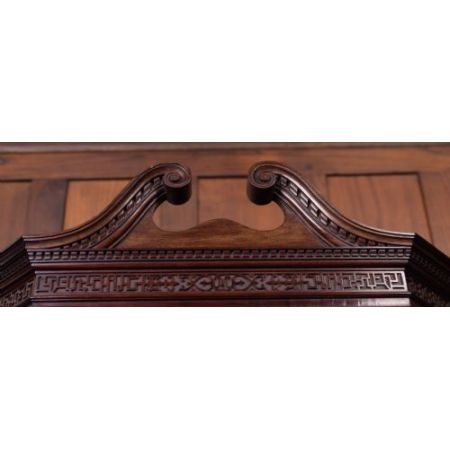 Antiker Eckschrank aus Mahagoni 