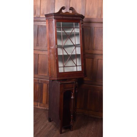 Antiker Eckschrank aus Mahagoni 