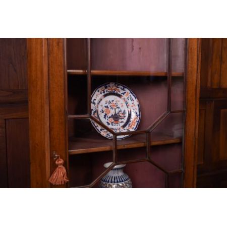 Antiker Eckschrank aus Mahagoni 