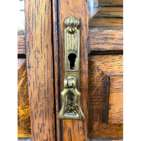 Antiker Raucherschrank aus massiver Eiche