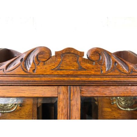 Antiker Raucherschrank aus massiver Eiche