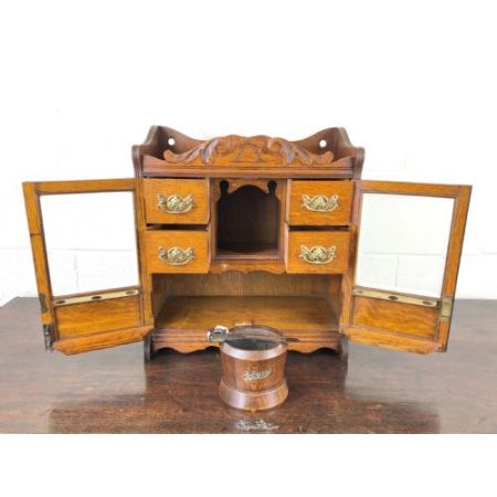 Antiker Raucherschrank aus massiver Eiche
