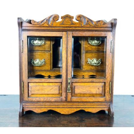 Antiker Raucherschrank aus massiver Eiche