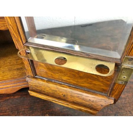 Antiker Raucherschrank aus massiver Eiche