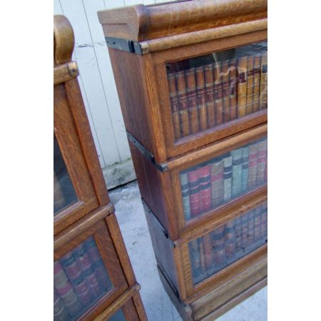 Antikes Paar Globe Wernicke Bücherschränke aus Eiche Massivholz 1930