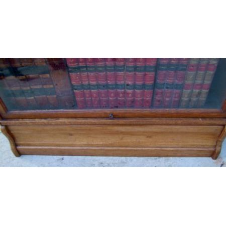 Antikes Paar Globe Wernicke Bücherschränke aus Eiche Massivholz 1930