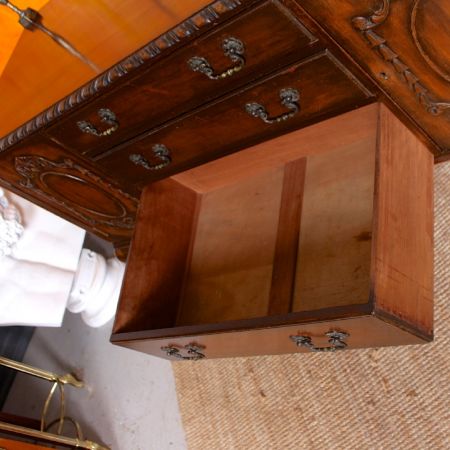 Antikes geschnitztes Mahagoni-Sideboard 