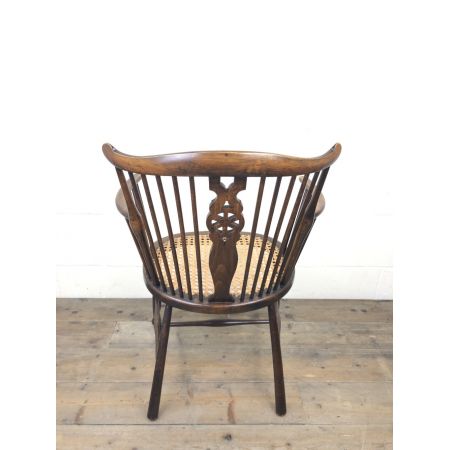 Atiker Windsor Sessel mit Rückenlehne und Rohrsitz