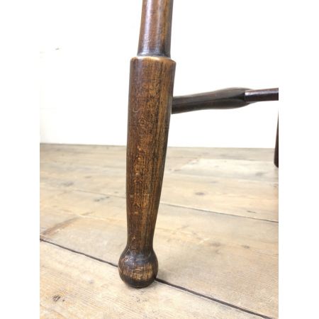 Atiker Windsor Sessel mit Rückenlehne und Rohrsitz