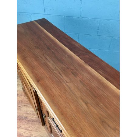 Antike Sidebaord aus rotem Walnussholz