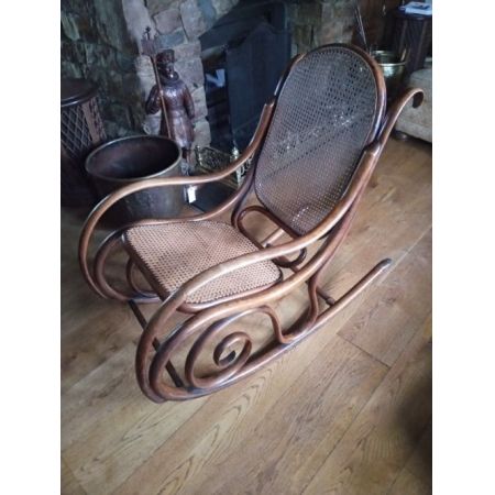 Antiker Bugholz Schaukelstuhl