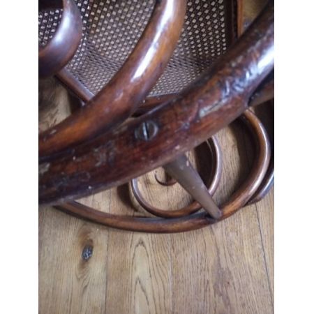 Antiker Bugholz Schaukelstuhl