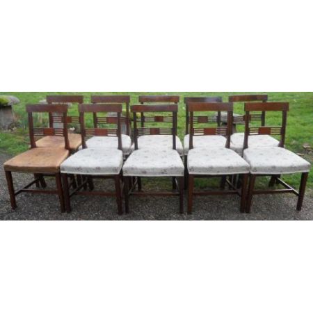 Antikes Set mit zehn Mahagoni-Esszimmerstühlen