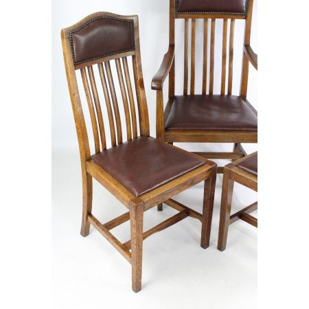 Antikes Set mit 3 Arts & Crafts Eichenstühlen